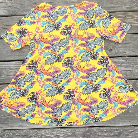 Lularoe Perfect Tee blouse yellow tropical pineapple palm fronds size Medium - Picture 7 of 9